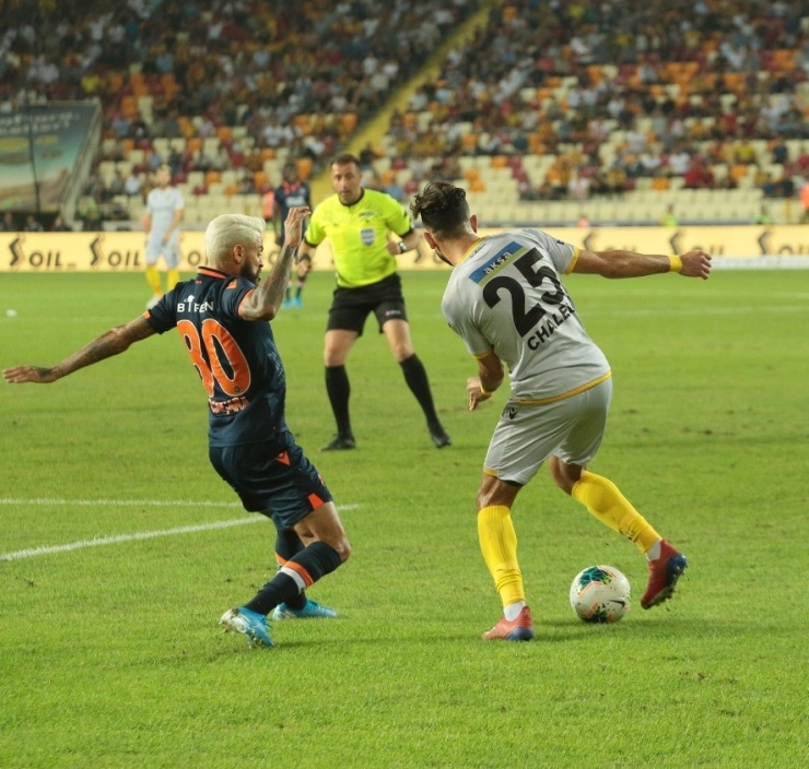 Süper Lig: Yeni Malatyaspor: 0 - Medipol Başakşehir: 0 (İlk Yarı)