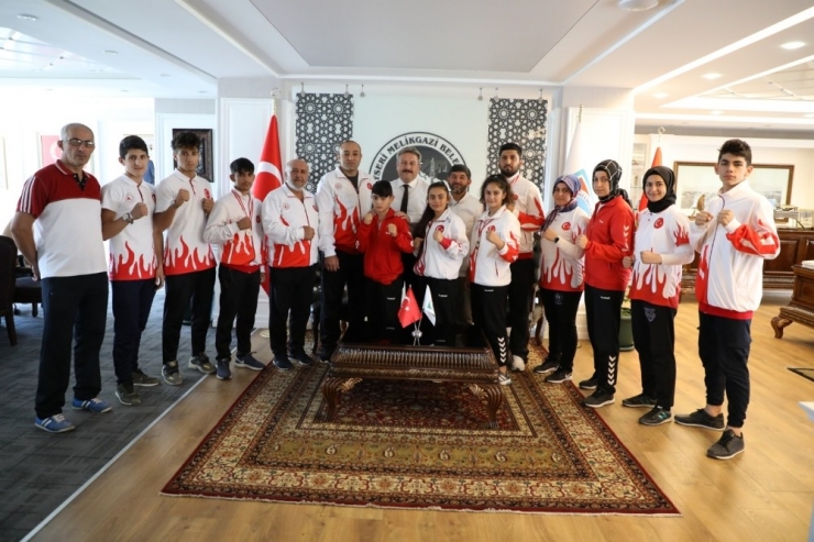 Wushu Kungfu Şampiyonlarından Başkan Palancıoğlu’na Ziyaret