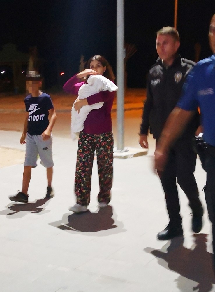 Aksaray’da Abla Kız Kardeşini Kollarından Bıçakla Yaraladı