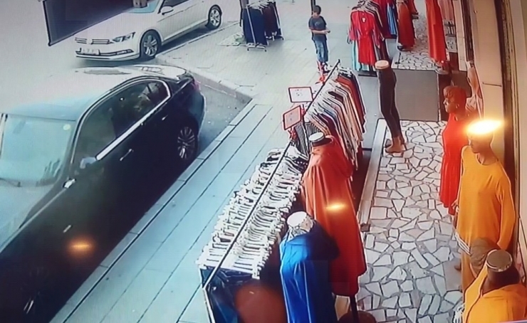 Küçük Çocuğun Tehlikeli Oyunu, İş Yerini Yakıyordu