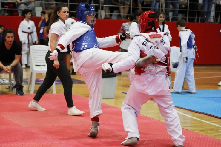 Bayraklı’da Tekvando Şöleni