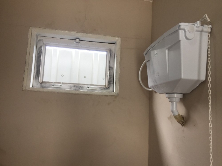 30 Santimetreden Girip Dükkanı Soydu, Farklı Kılıkla Çıkarken Kameraya Yakalandı