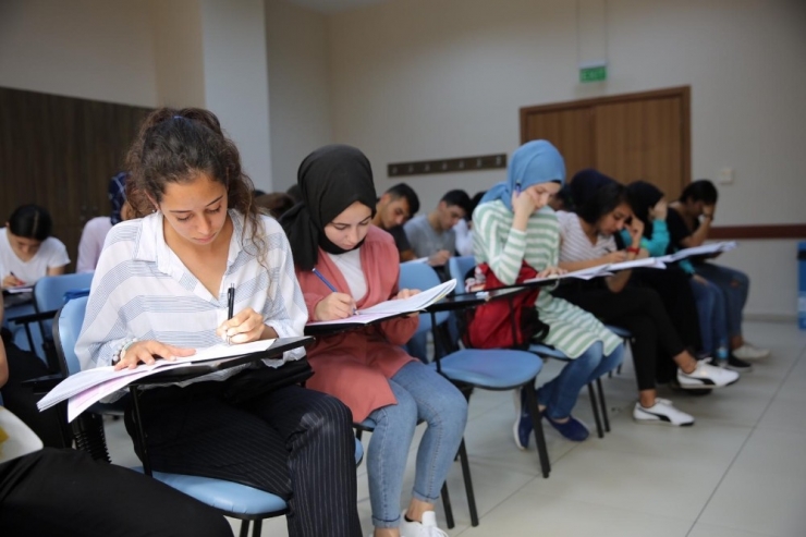 Darıca Belediyesinden Üniversiteye Hazırlanan Öğrencilere Eğitim Desteği