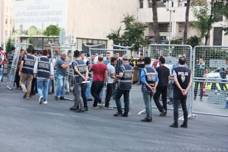 Diyarbakır Büyükşehir Belediyesinde Polis Hareketliliği