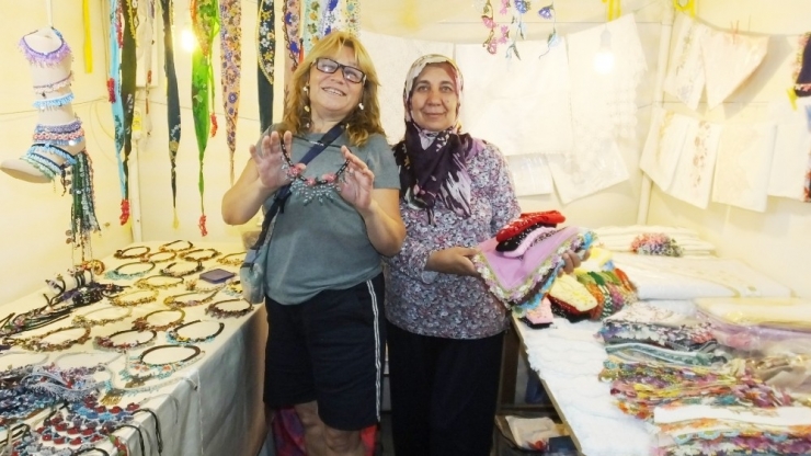 Burhaniye’de Hamarat Eller Kermesi Kadınları İş Sahibi Yaptı