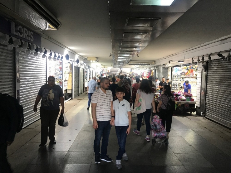 Eminönü’ndeki Alt Geçitlerde Hayat Normale Dönüyor