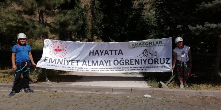 Kars’ta, “Hayatta Emniyet Almayı Öğreniyoruz” Kampı