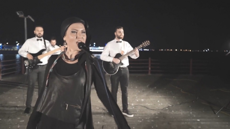 Kızına Tümör Teşhisi Konulunca Klip Çekerek Gelirini Lösemili Çocuklara Bağışlama Kararı Aldı