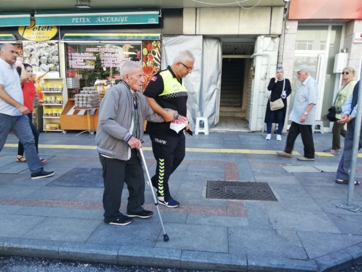 Yaşlı Adam Emekli Maaşını Çekmek İçin Gittiği Bankada Büyük Şok Yaşadı