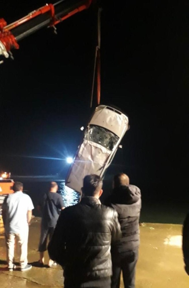 Fatsa’da Hafif Ticari Araç Denize Düştü