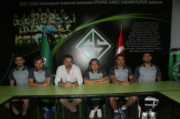 Sakaryaspor’da Yeni Transferlere İmza Töreni Yapıldı