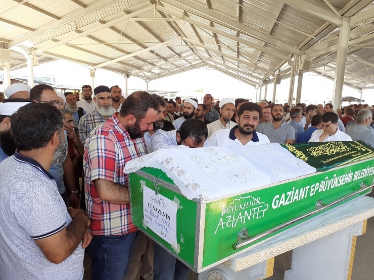 Baraj Gölünde Boğulan Küçük Elif Toprağa Verildi