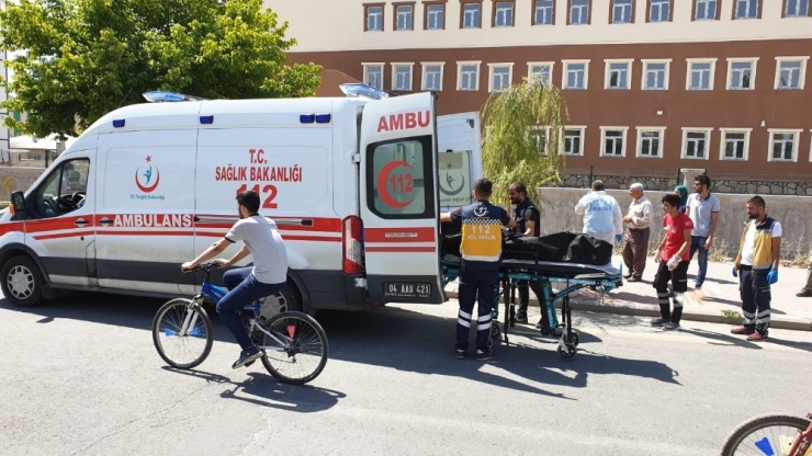 Patnos’ta Bir Kadın Sokak Ortasında Vuruldu