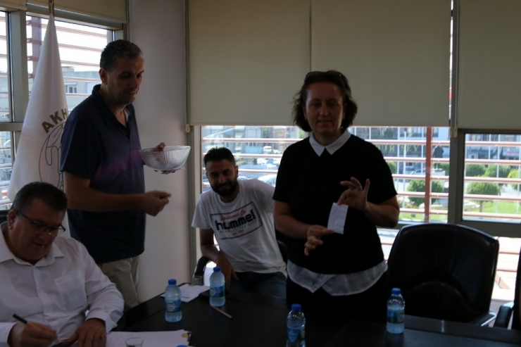 Akhisar Nostalji Futbol Turnuvası 21 Ağustos’ta Başlıyor