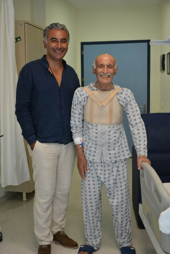 90 Yaşında Olmasına Rağmen Bıçak Altına Yatmaktan Çekinmedi