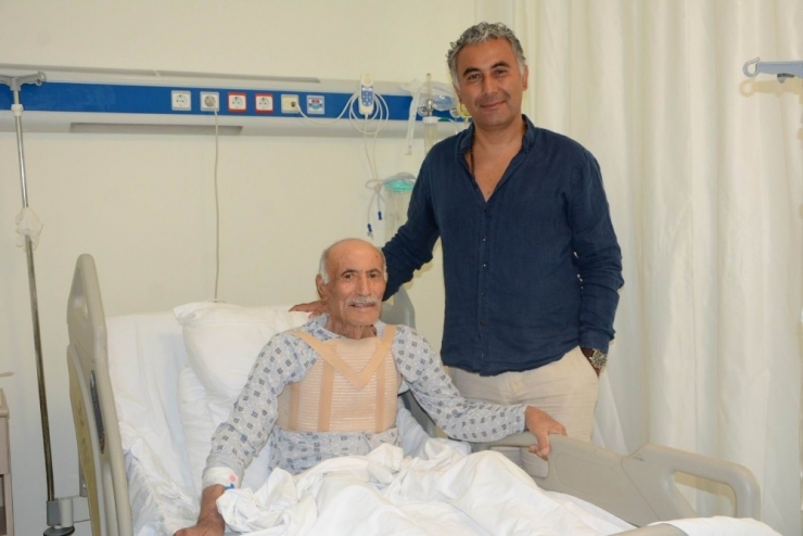 90 Yaşında Olmasına Rağmen Bıçak Altına Yatmaktan Çekinmedi