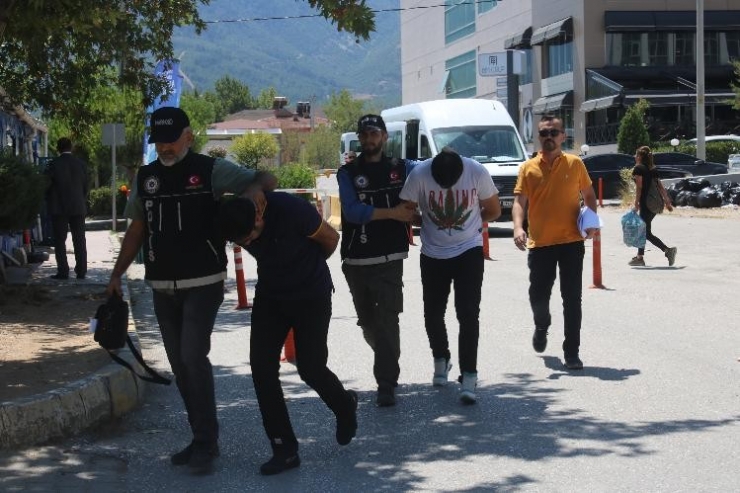 Otomobil Ve Apartın Enerji Odasından 500 Bin Tl’lik Uyuşturucu Çıktı