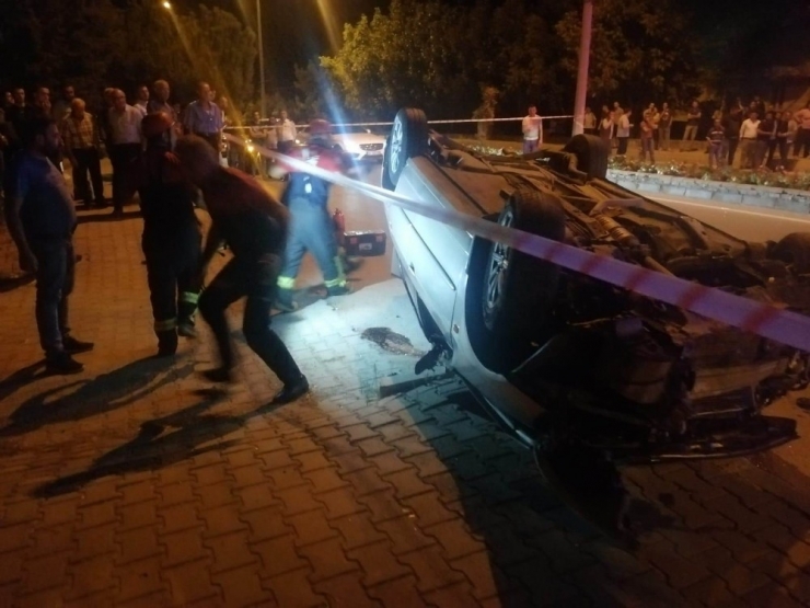 İki Otomobil Çarpıştı, Ortalık Savaş Alanına Döndü: 2 Yaralı