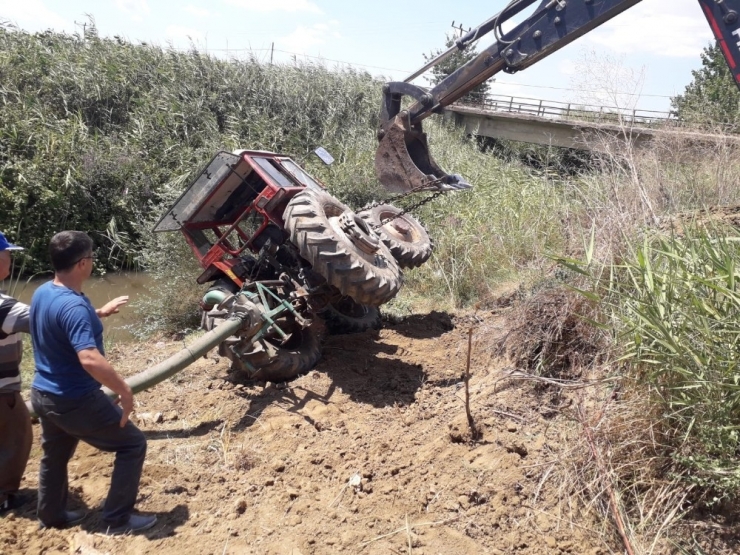 Devrilen Traktörden Yara Almadan Çıktı
