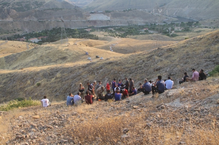 Girdikleri Mağarada Mahsur Kalan Tv Ekibine Ulaşıldı