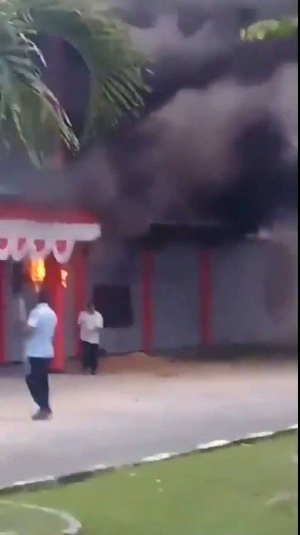 Endonezya’da Cezaevinde İsyan: 258 Mahkum Kaçtı