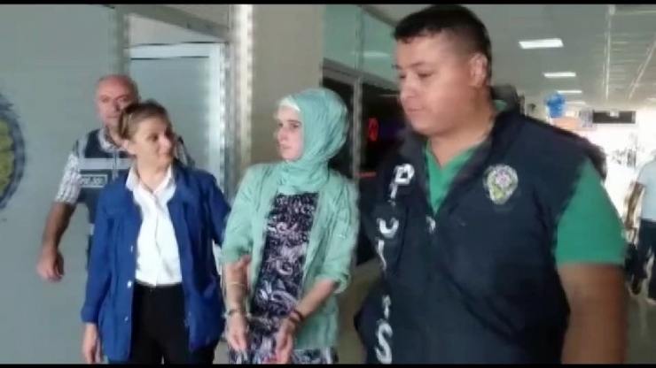 Kendine Hamile Süsü Veren Kadının Üzerinden Uyuşturucu Çıktı