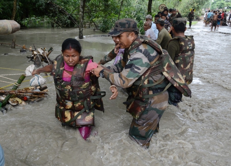 Hindistan’da 2 Eyaletteki Sel Ve Heyelanlarda 40 Kişi Öldü