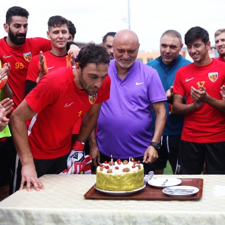 38’lik Kaleciye Doğum Günü