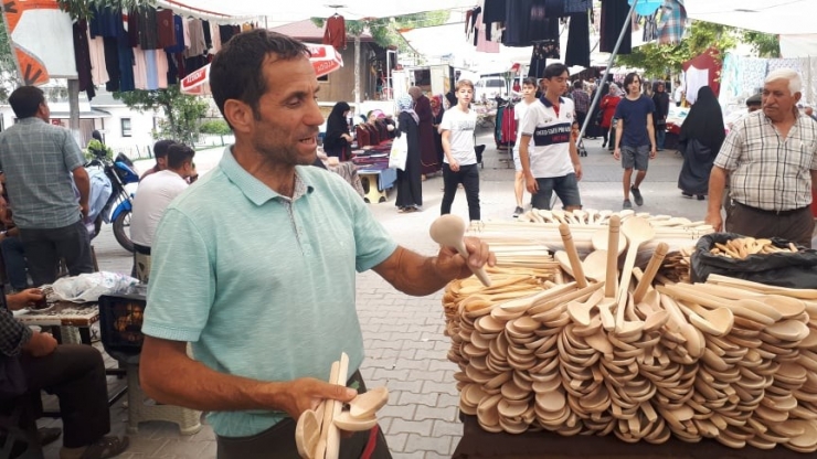 3o Yıldır Tahta Kaşık, Çatal, Kevgir Üretip Satarak Geçimini Sağlıyor