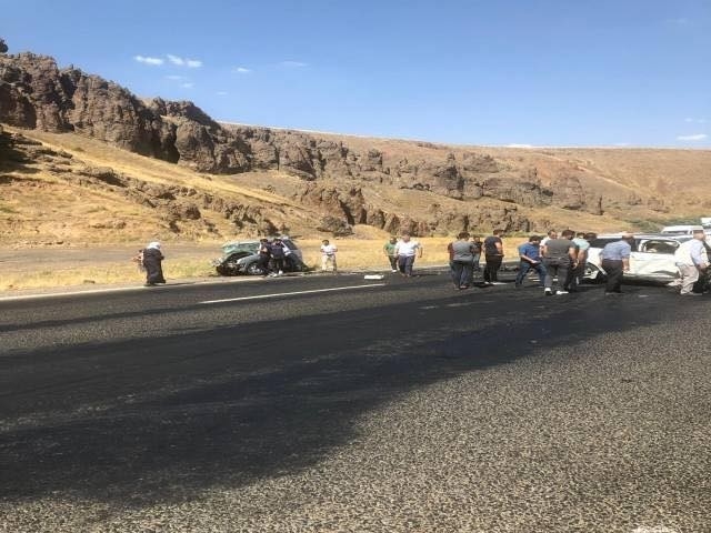 Ağrı’da Trafik Kazası: 2 Ölü, 2 Yaralı