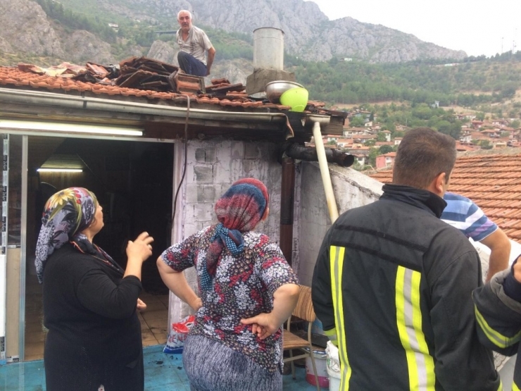 Terasta Çıkan Yangın Korkuttu