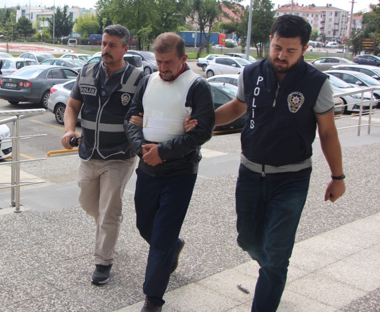 Kavga Ettiği Oğlunu Bıçaklayan Baba Adliyeye Sevk Edildi