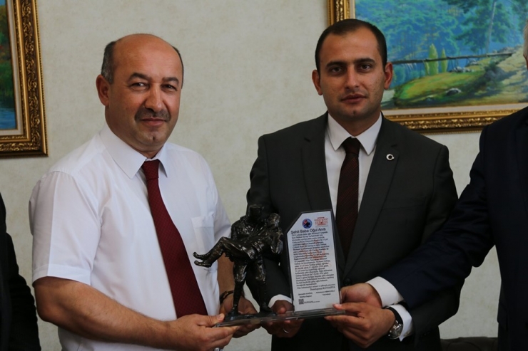 Dumlupınar Heyetinden Müdür Başyiğit’e ‘Hayırlı Olsun’ Ziyareti