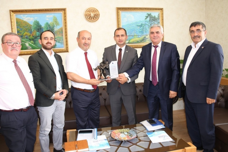 Dumlupınar Heyetinden Müdür Başyiğit’e ‘Hayırlı Olsun’ Ziyareti