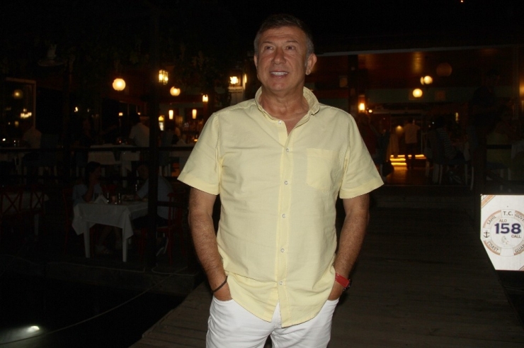 Tanju Çolak: "Galatasaray’da Oynanan Futbol Rezalet"