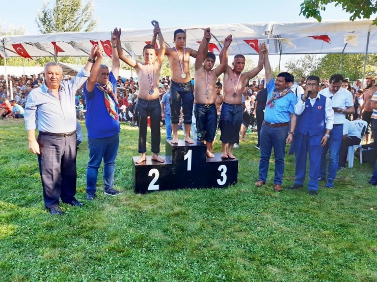 Burhaniyeli Güreşçilerin Başarısı Sevindirdi