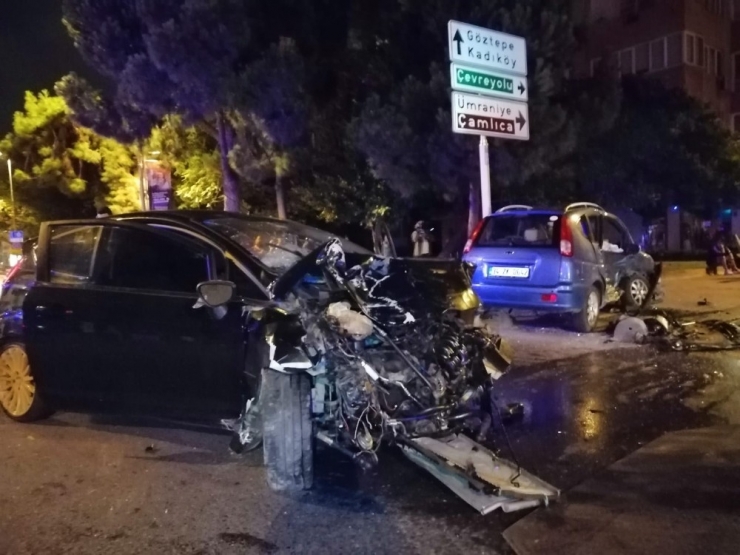 Kadıköy’de Yürekleri Ağza Getiren Kaza: 3 Yaralı