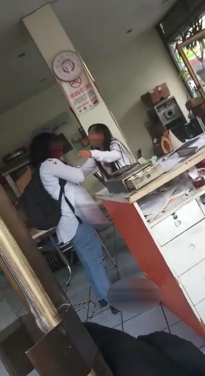 Annesi Bıçaklanan Küçük Kızın Feryadı: "Anne Lütfen Ölme"