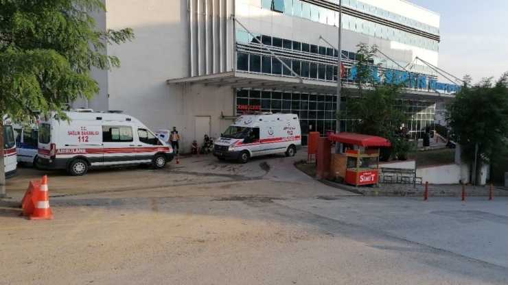 Sebze Yetiştirdiği Garaj Çatısından Aşağı Düşen Yaşlı Adam Yaralandı