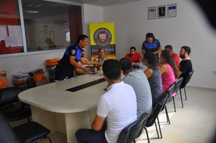 Mersin Polisinden Vatandaşlara ’Güvenli Yaşam Rehberi’