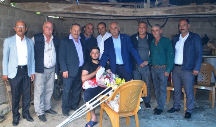 Mayına Basarak Yaralanan Asker Baba Evinde