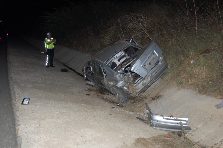 Taklalar Atan Otomobil Hurdaya Döndü: 1 Yaralı