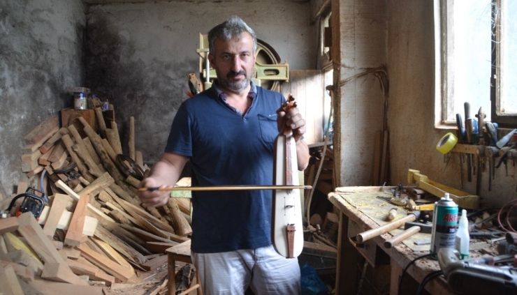 25 Yıldır Kemençe Yapıyor