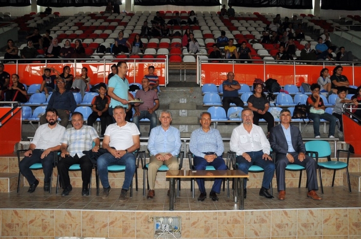 Minikler Ferdi Türkiye Halter Şampiyonası Akşehir’de Başladı