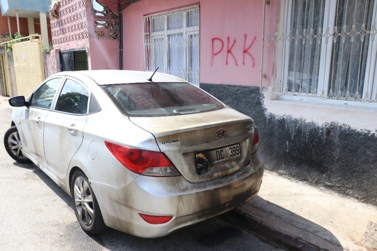 Kayyum Atamasına Destek Verip Şehitleri Andı, Otomobili Kundaklandı