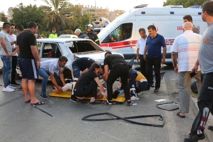 Hurdaya Dönen Araçtan Sağ Kurtuldular