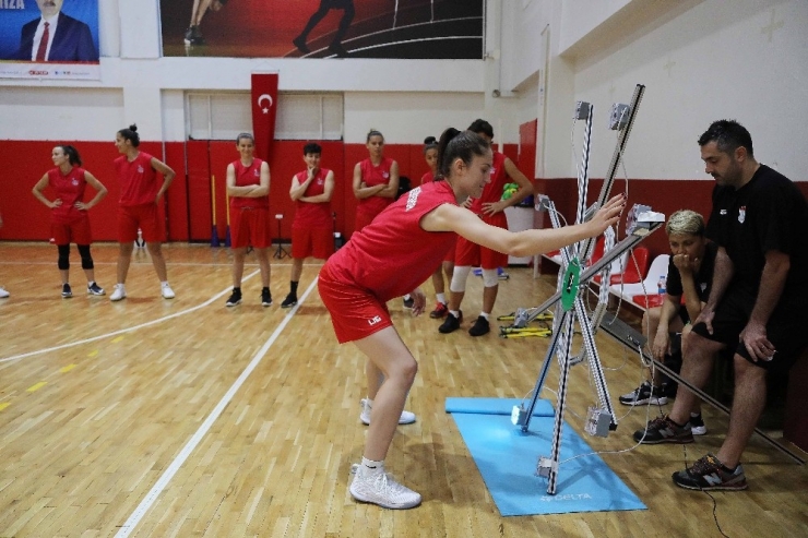 Bayraklı’nın Perileri Yeni Sezona Hazırlanıyor