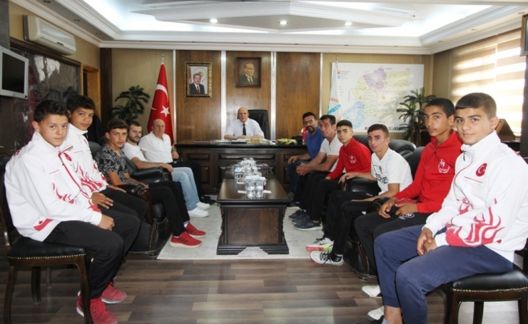 Başkan Pekmezci Başarılı Sporcuları Altınla Ödüllendirdi