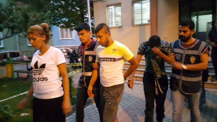 Yıllar Önceki Uyuşturucu Husumeti İçin Ev Basıp Adam Bıçakladılar