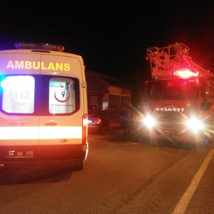 Karanlıkta Kanala Düşen Yaşlı Adamı İtfaiye Kurtardı